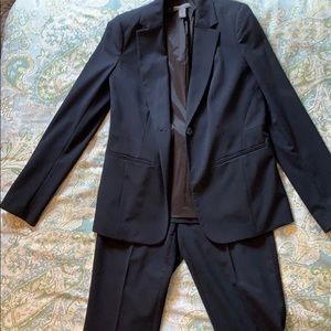 A Pea in the Pod navy maternity suit